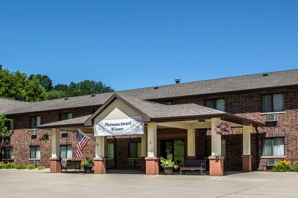 Quality Inn and Suites Decorah
